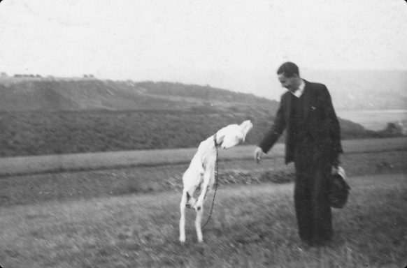 Großvater auf dem Feld