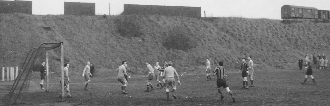 Sportplatz Hahnemühle mit Schlacke in den 50er Jahren