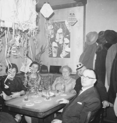 Oma Else in der Gaststätte Hötte