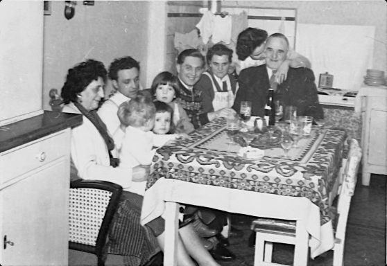 Eltern, Urgroßvater, Oam Else, Oma Anna, Heinz und meine Tanten