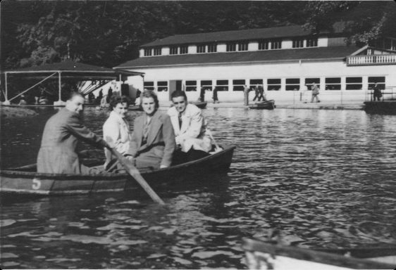 Meine Eltern, mit Oma und Opa.