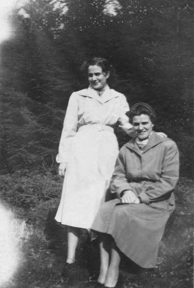 Mutter mit Oma Else